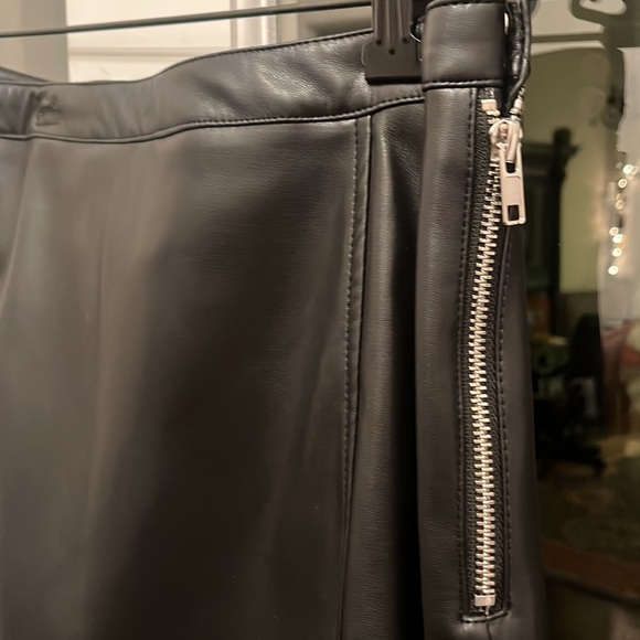 STOOSH PLEATHER BLACK SKIrt BNWT medium side silver zipper w buttons - Picture 4 of 5